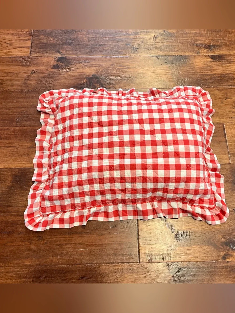 RED & WHITE GINGHAM CHECK RUFFLED PILLOW SHAM. KING.